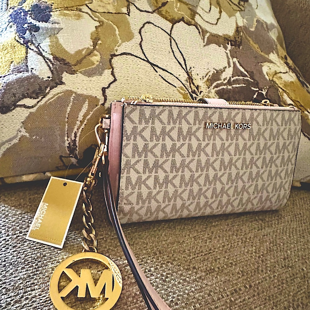 Michael Kors Wristlet. Large Jet Set Blush Multi Huge organization - Picture 4 of 15